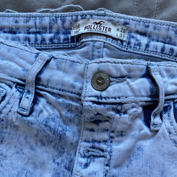 Hollister Acid Wash Ripped Skinny Jeans - Picture 2 of 3